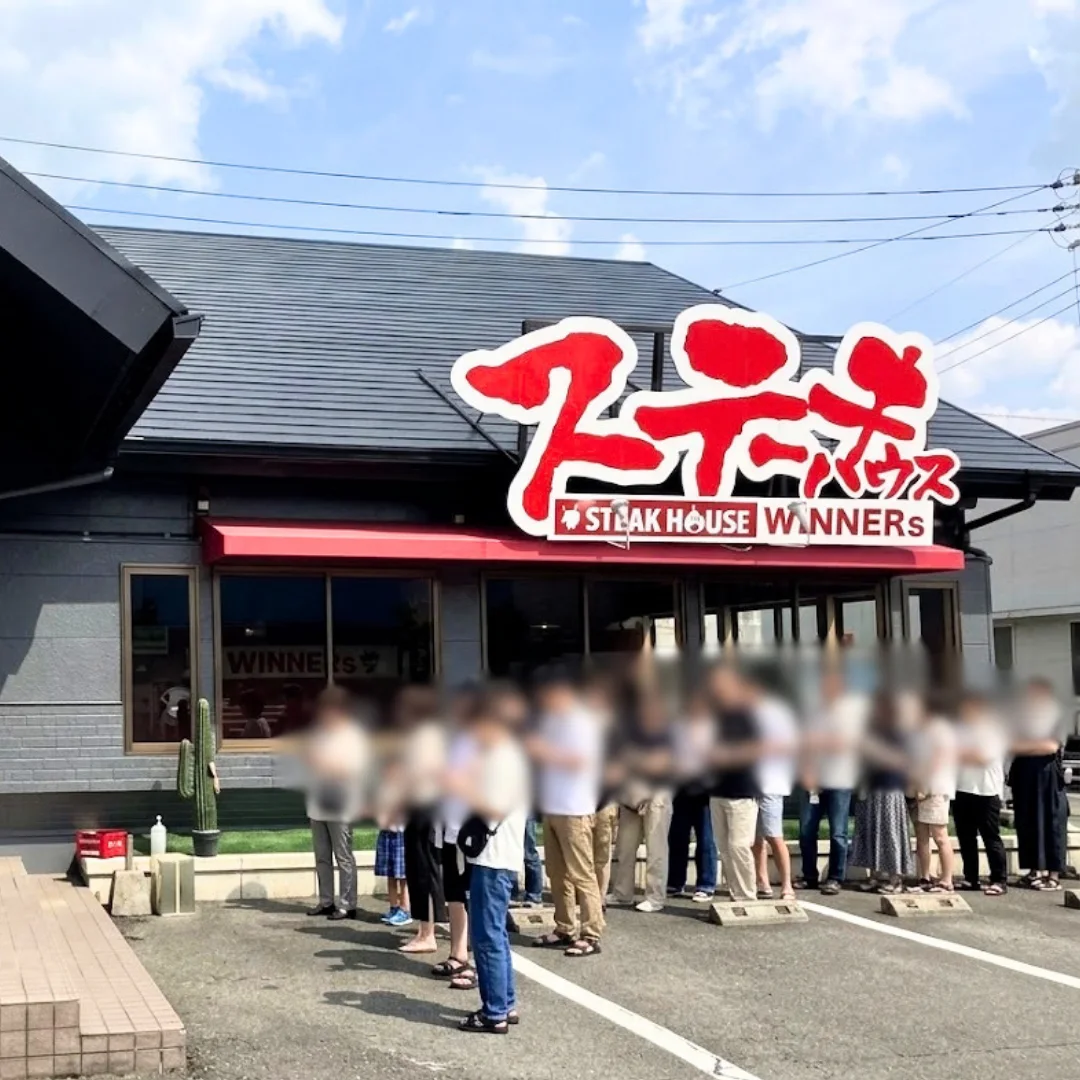 篠栗店の店頭の行列。2026年8月末撮影